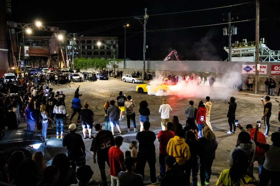 people watch the car drift in circles