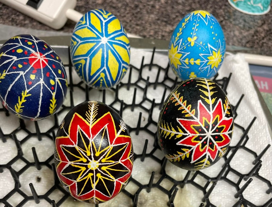 Ukrainian Chicagoans usher in Easter with 'pysanka' eggs