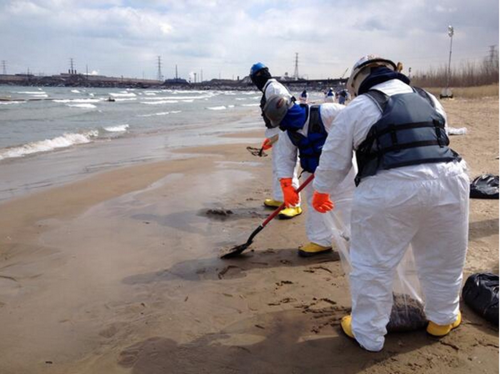 BP assesses refinery oil spill in Lake Michigan WBEZ Chicago