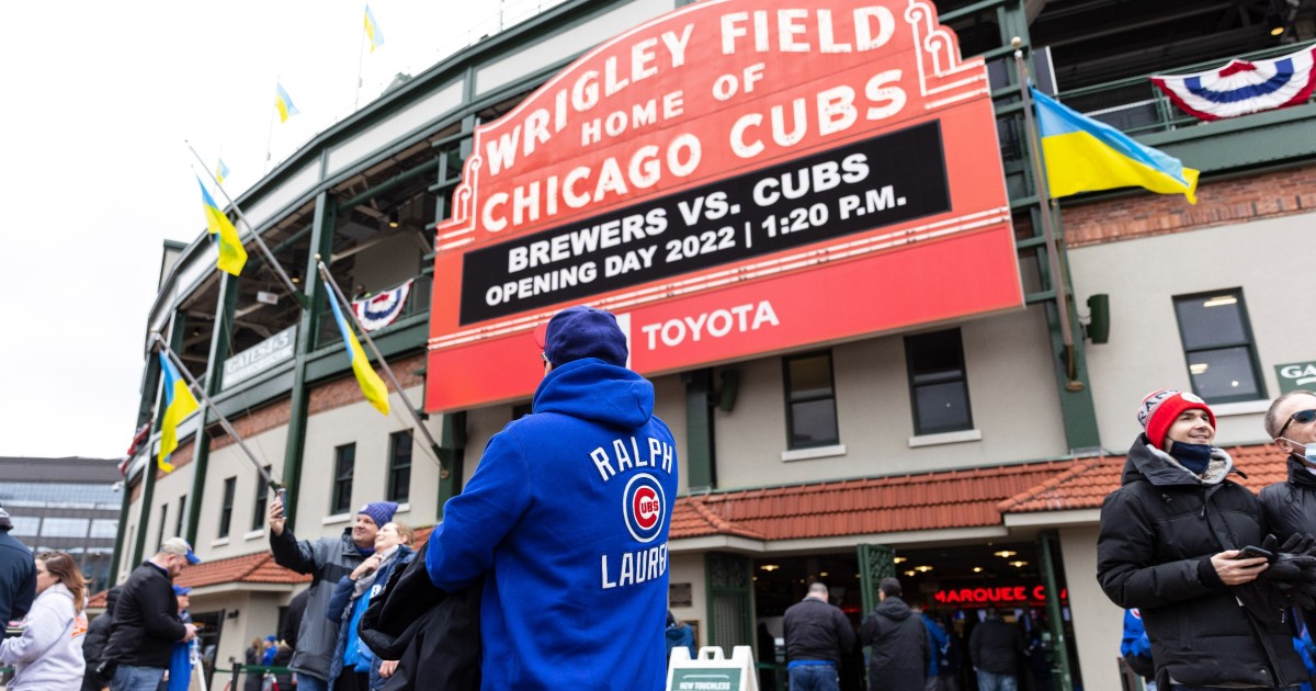 Chicago Cubs Sue Vendors For Flooding Wrigleyville With Unlicensed
