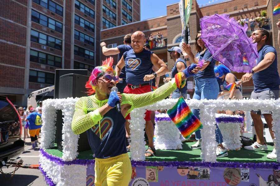 Chicago Pride parade feature floats from Bears, Bulls, Blackhawks, White Sox  – NBC Sports Chicago