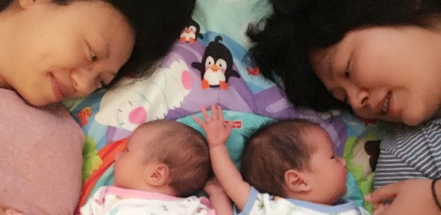 Undaunted By China S Rule Book Lesbian Couple Has Twins