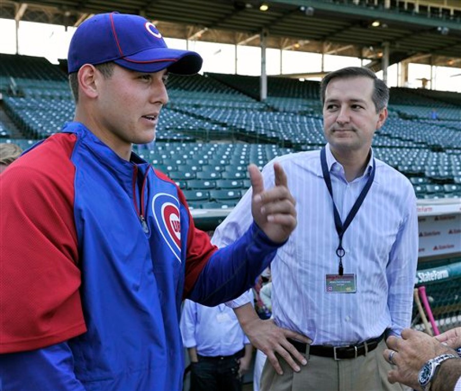 Photo: Chicago Cubs Anthony Rizzo takes batting practice before