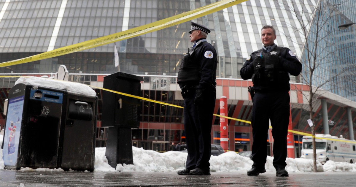 Off Duty Chicago Police Officer Fatally Shot During Pursuit Wbez Chicago