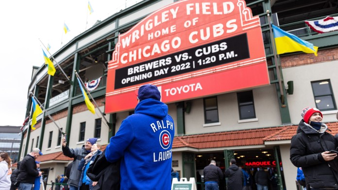 Feds sue Cubs, claiming Wrigley Field renovations violate disability access  requirements - CBS Chicago