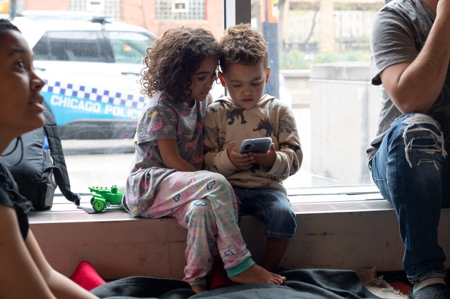 Neislymar Gonzalez’s 2 children, a daughter 5 years old and a son 4 years old, at the Central District police station in Chicago. Chicago’s response to a growing immigrant crisis has turned police stations into makeshift shelters for asylum seekers.