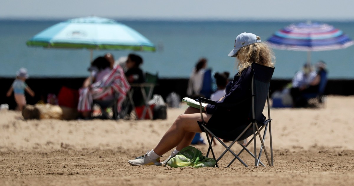 Couples Topless Beach Boobs - Evanston public nudity law draws debate | WBEZ Chicago