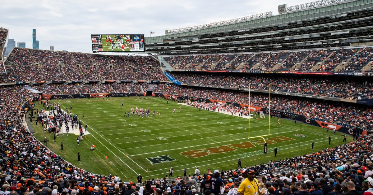 Mayor Brandon Johnson meets with Chicago Bears about staying at Soldier  Field after doubts about Arlington Heights property - ABC7 Chicago