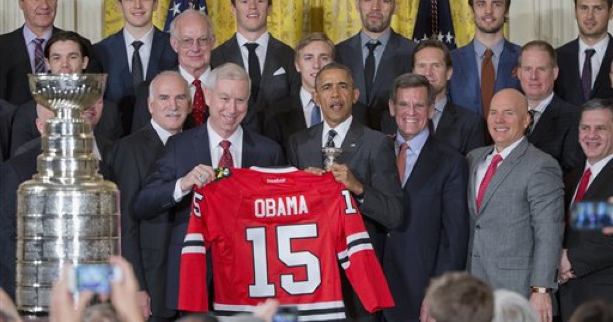 Mike Ditka presents President Obama with his Own Chicago Bears Jersey