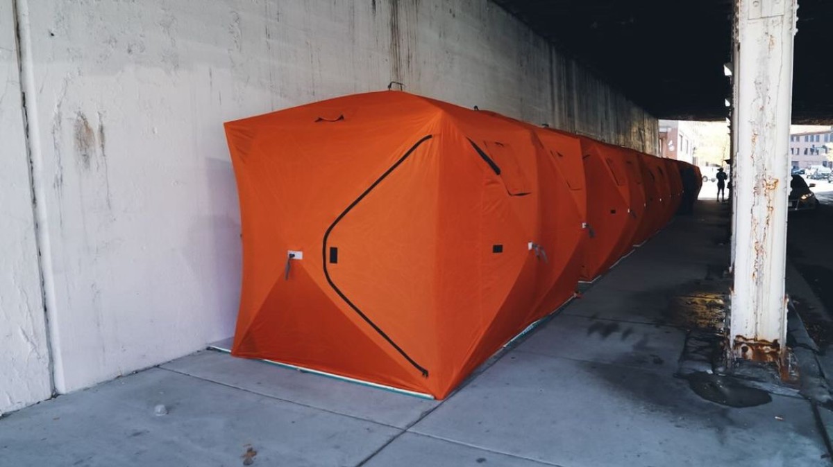 Meet the man bringing high-quality tents to Chicago's homeless | WBEZ  Chicago