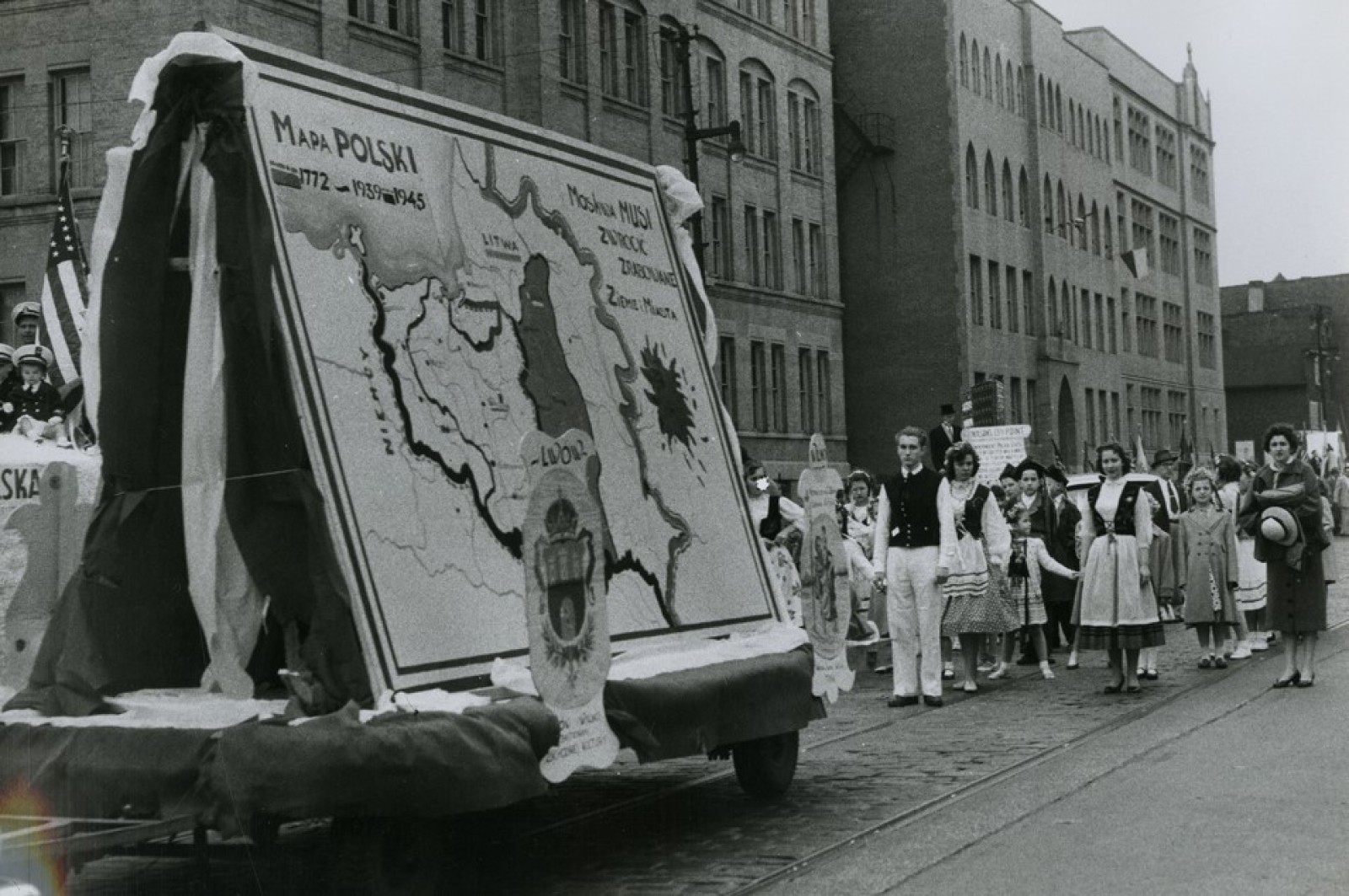 What’s the history of Chicago’s Polish parade? WBEZ Chicago